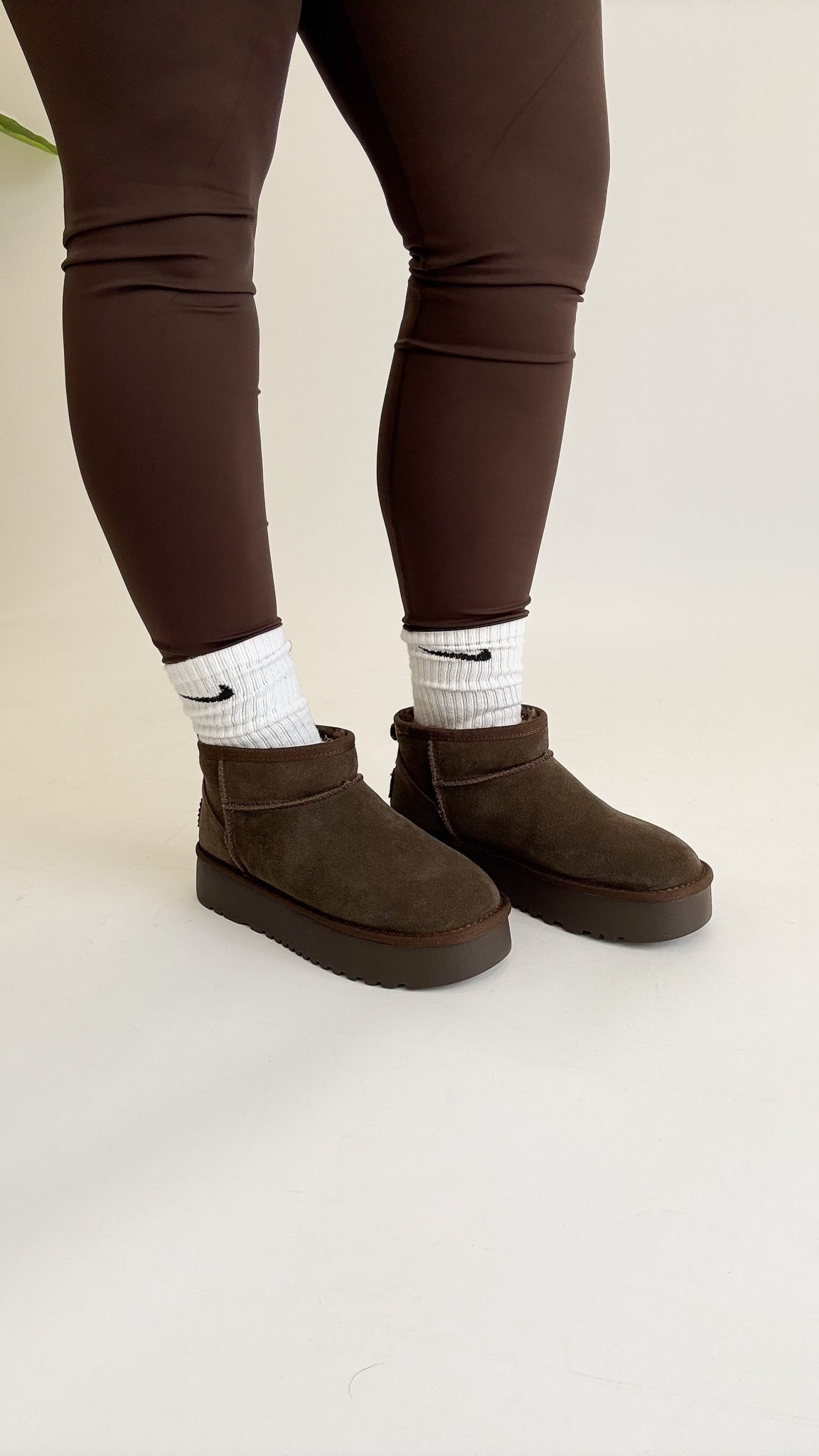 UGGIES REAL LEATHER - KOFFIE BRUIN