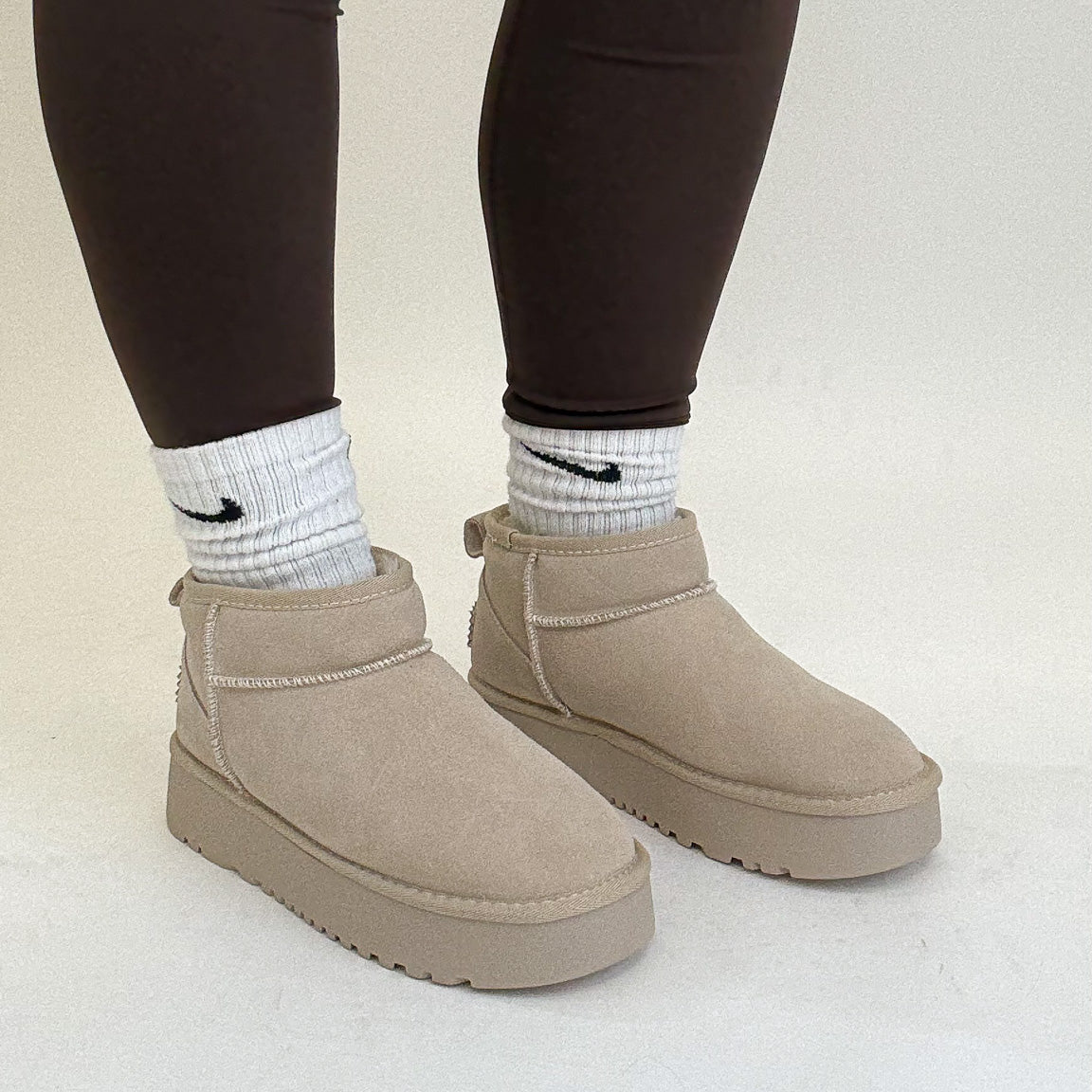 UGGIES REAL LEATHER - BEIGE