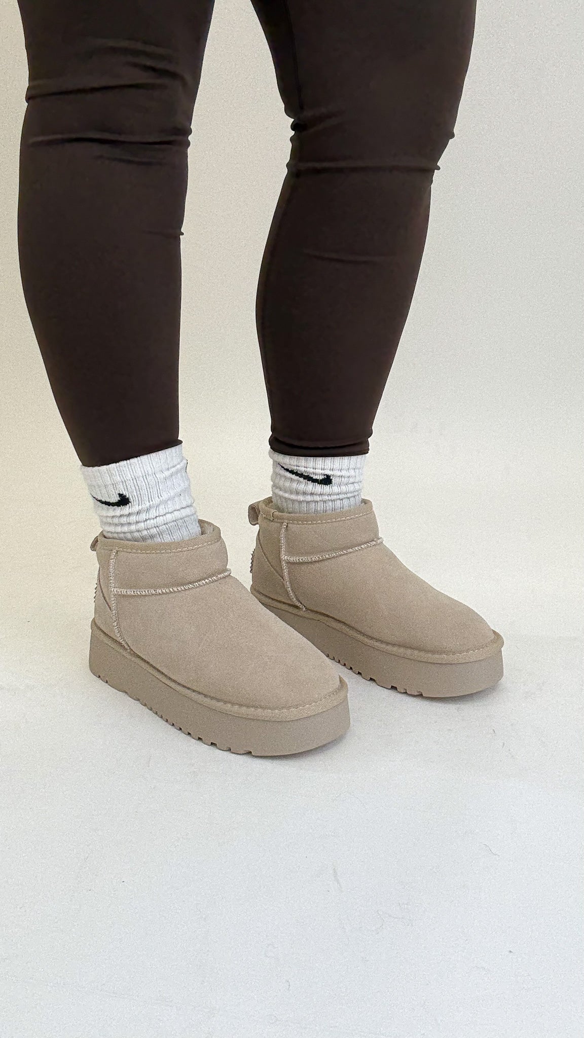 UGGIES REAL LEATHER - BEIGE
