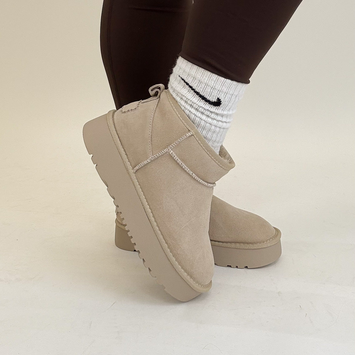 UGGIES REAL LEATHER - BEIGE