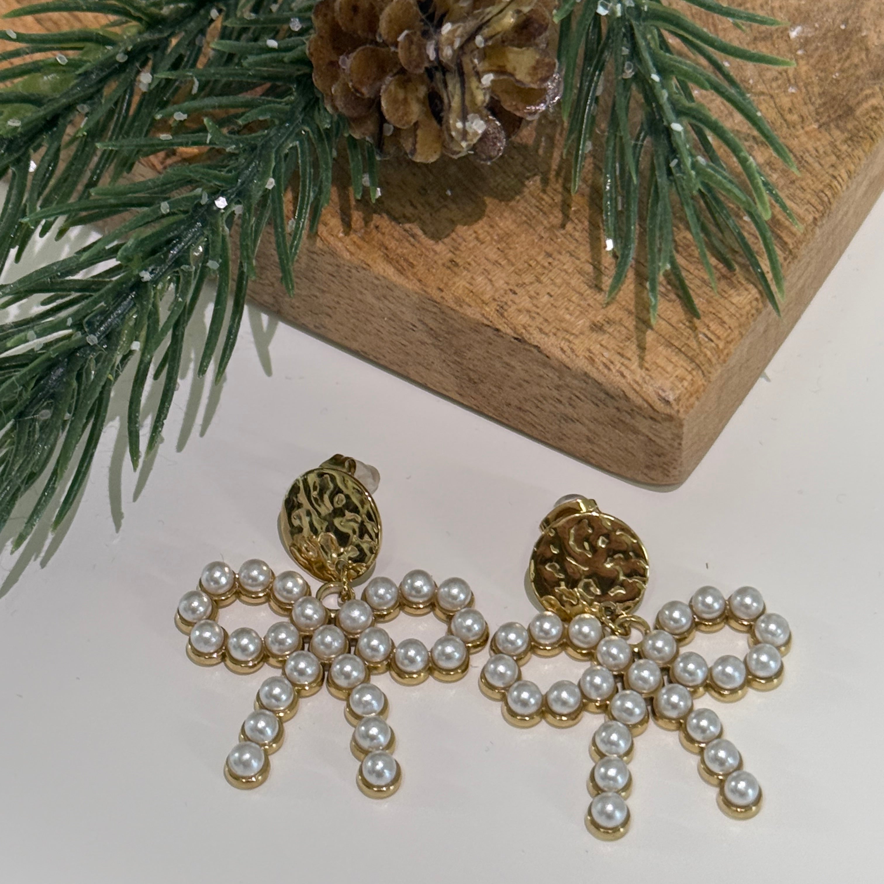 STRIKJES OORBELLEN PAREL