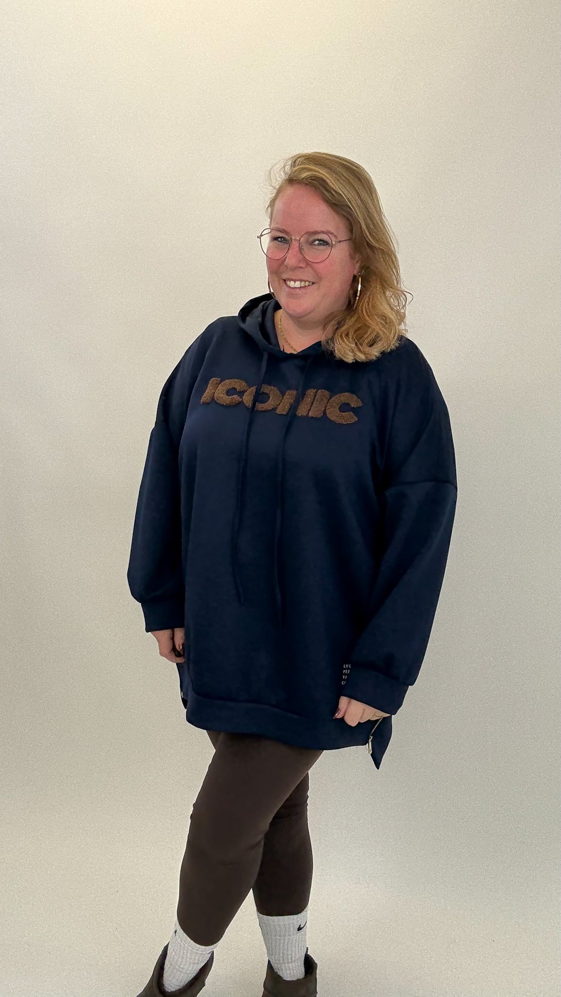 ICONIC HOODIE MET RITS - 1806