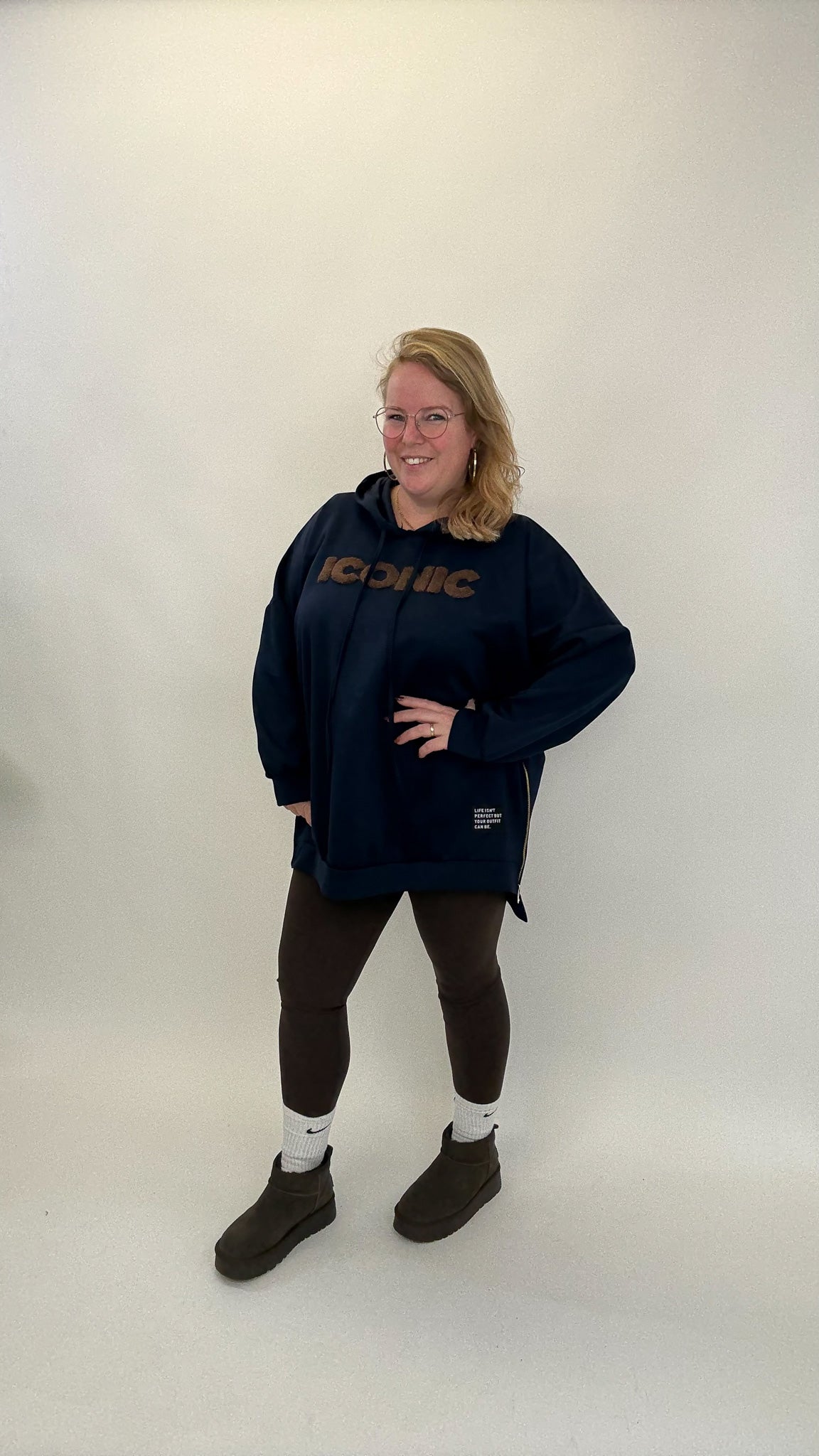 ICONIC HOODIE MET RITS - 1806