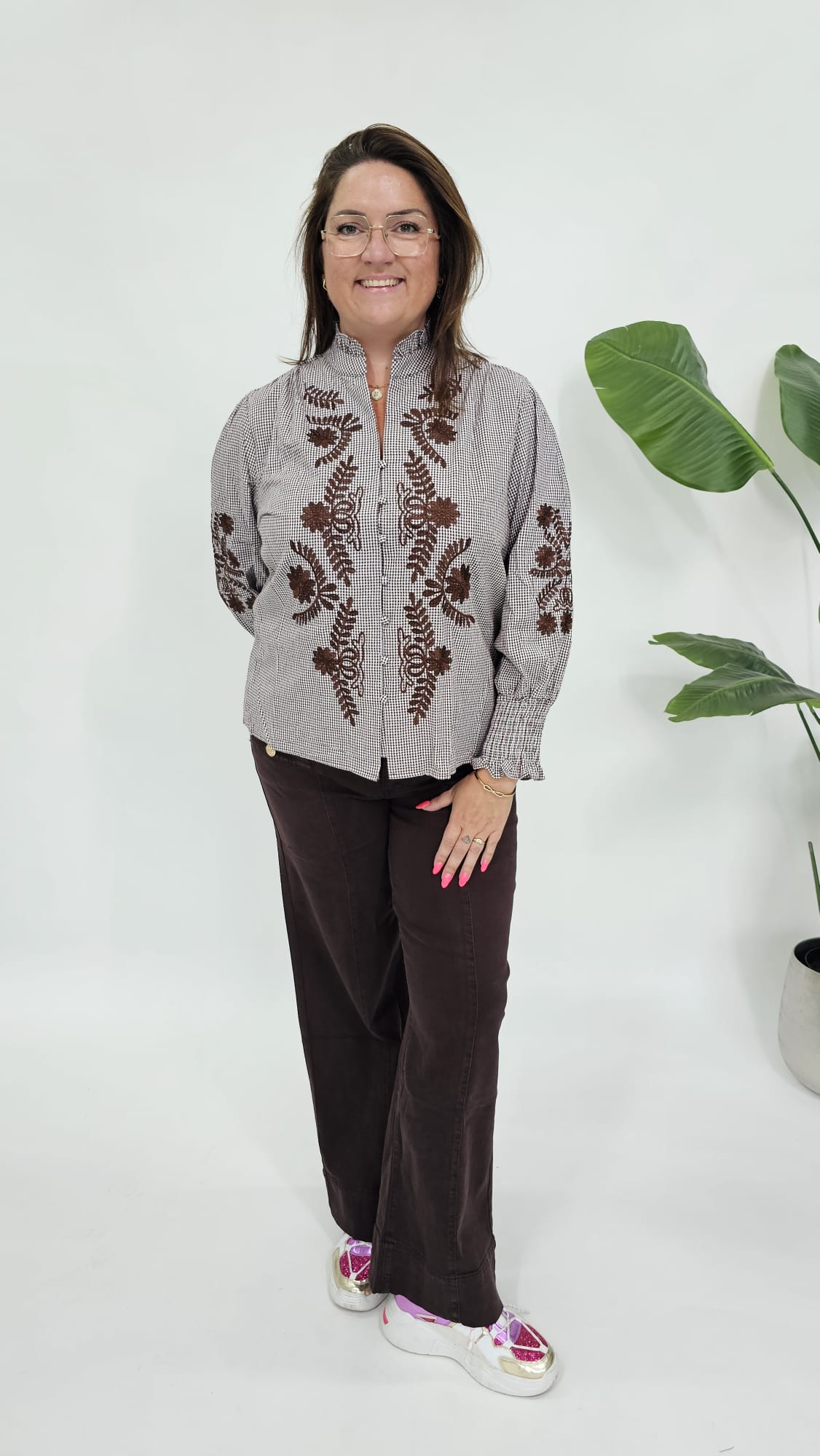 RUITJES BLOUSE MET BLOEMEN ESPRESSO
